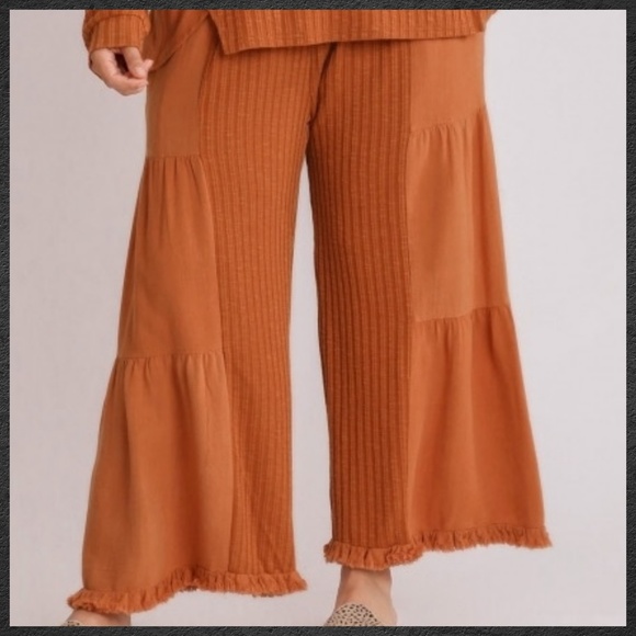 UMGEE Textured Soft Linen Blend Oversized Top & Tiered Ruffled Raw Hem Pants Set - Picture 15 of 16